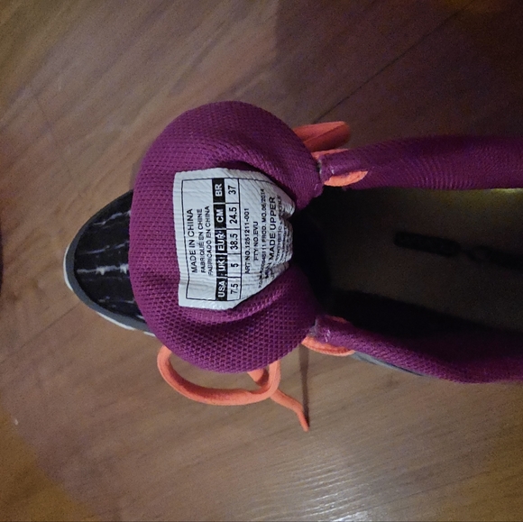 Under Armour runners size 7.5 - Picture 3 of 5